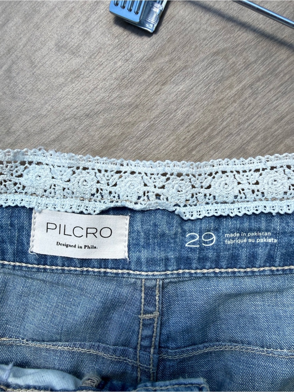 New! Pilcro Kayden High-Rise Carpenter
Barrel Jeans! Size 29 - Picture 6 of 9